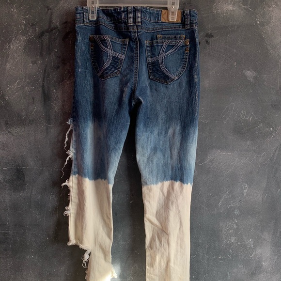 Epic Threads Ombré Bleached Shredded Skinny Jeans - Picture 3 of 5